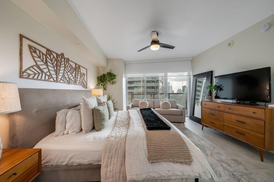 475 Brickell #4611, Miami FL 33131