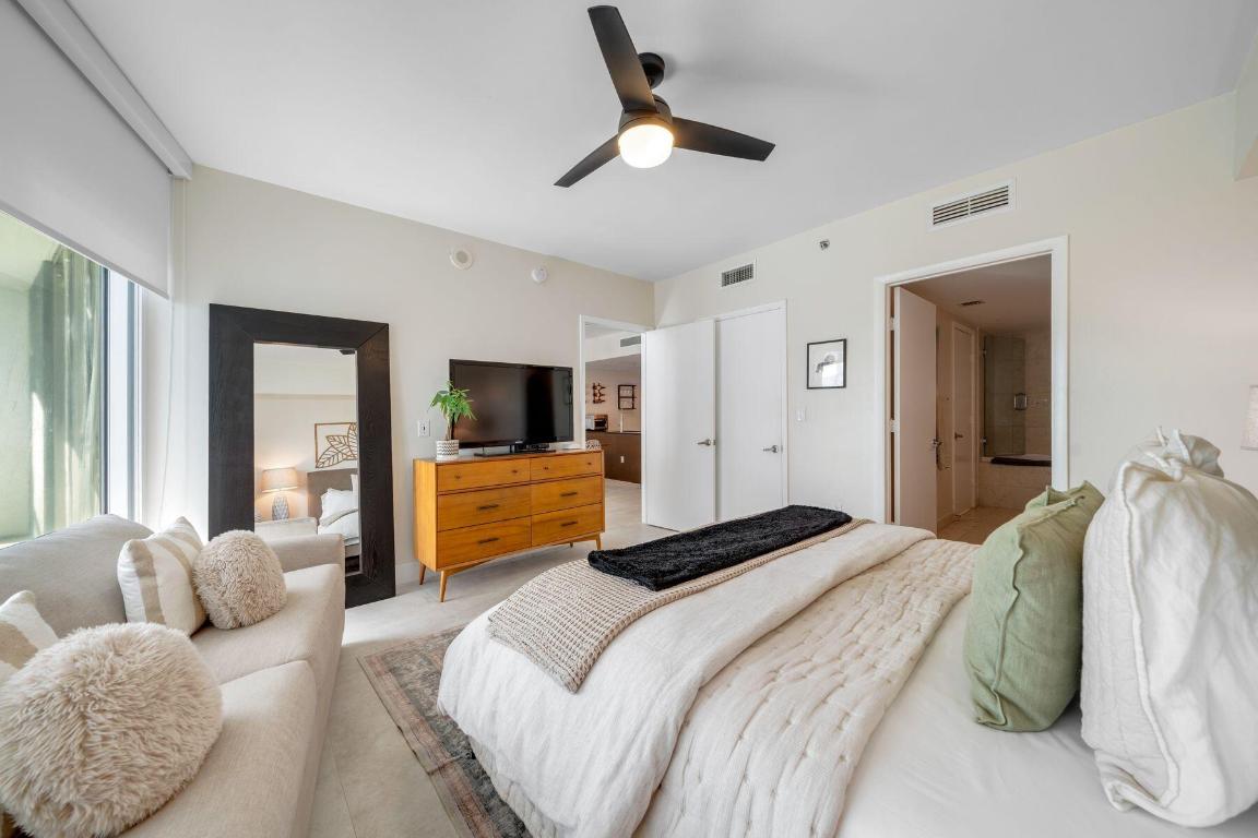 475 Brickell #4611, Miami FL 33131