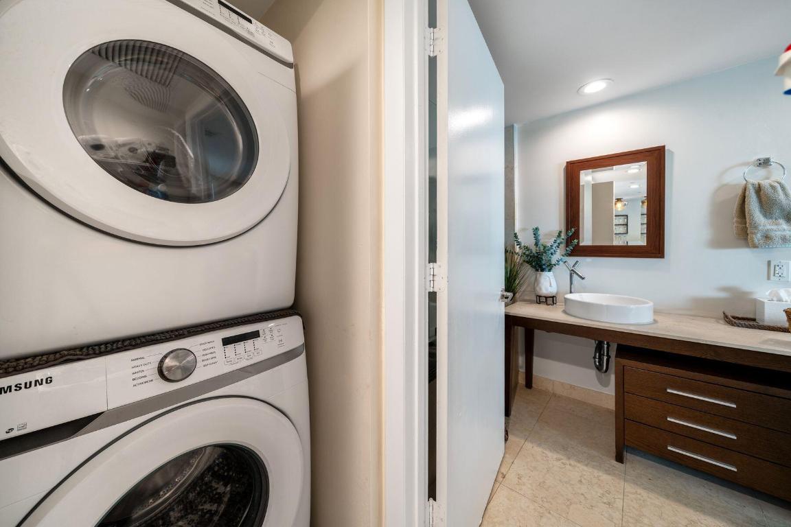 475 Brickell #4611, Miami FL 33131