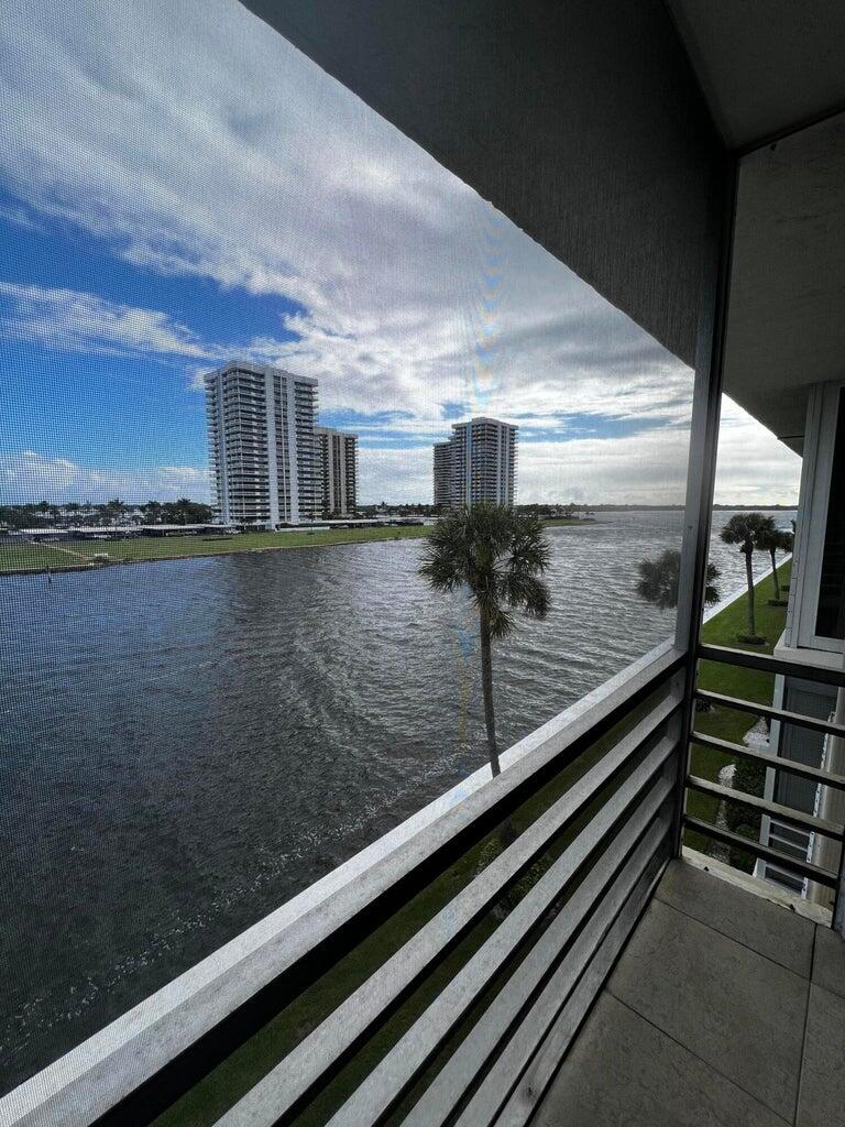 20 Yacht Club #405, North Palm Beach FL 33408