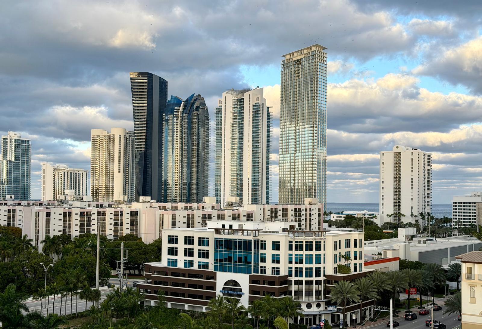 400 Sunny Isles #1022, Sunny Isles Beach FL 33160