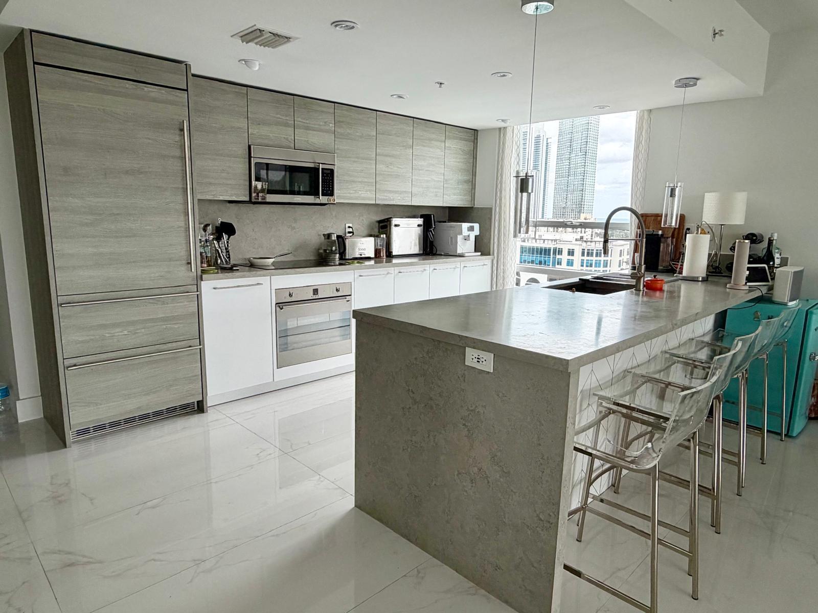 400 Sunny Isles #1022, Sunny Isles Beach FL 33160