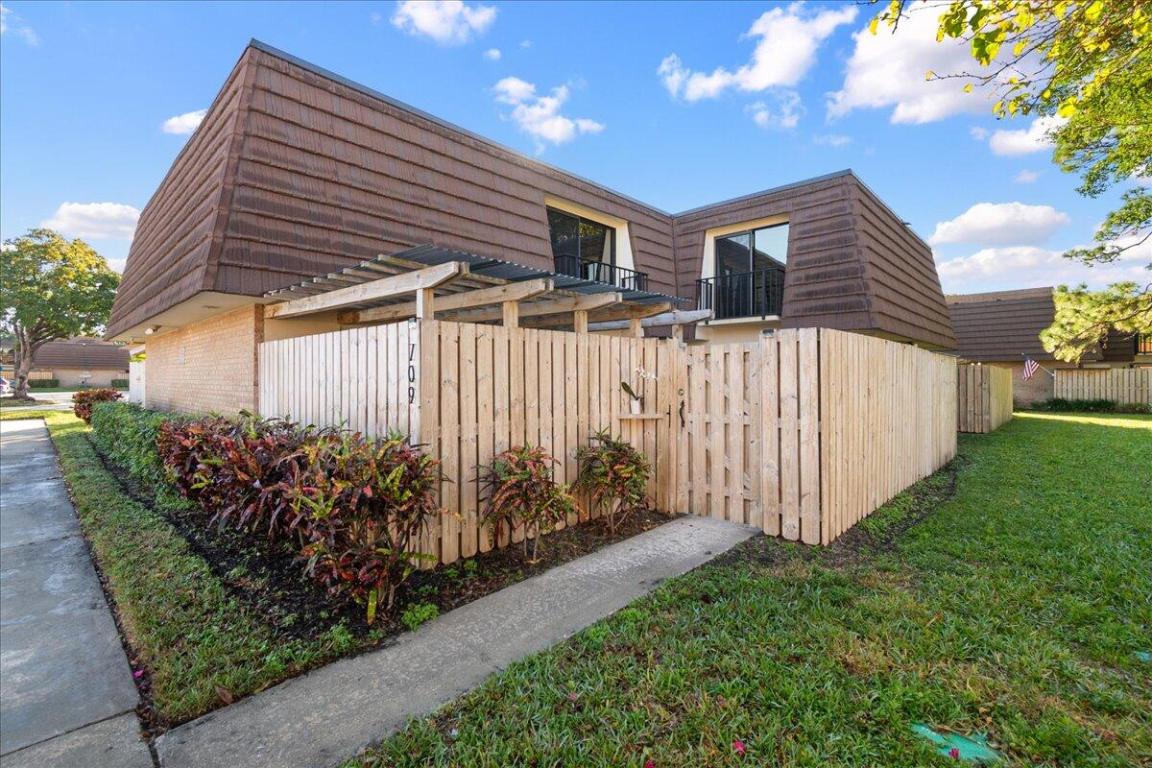 709 7th, Palm Beach Gardens FL 33418