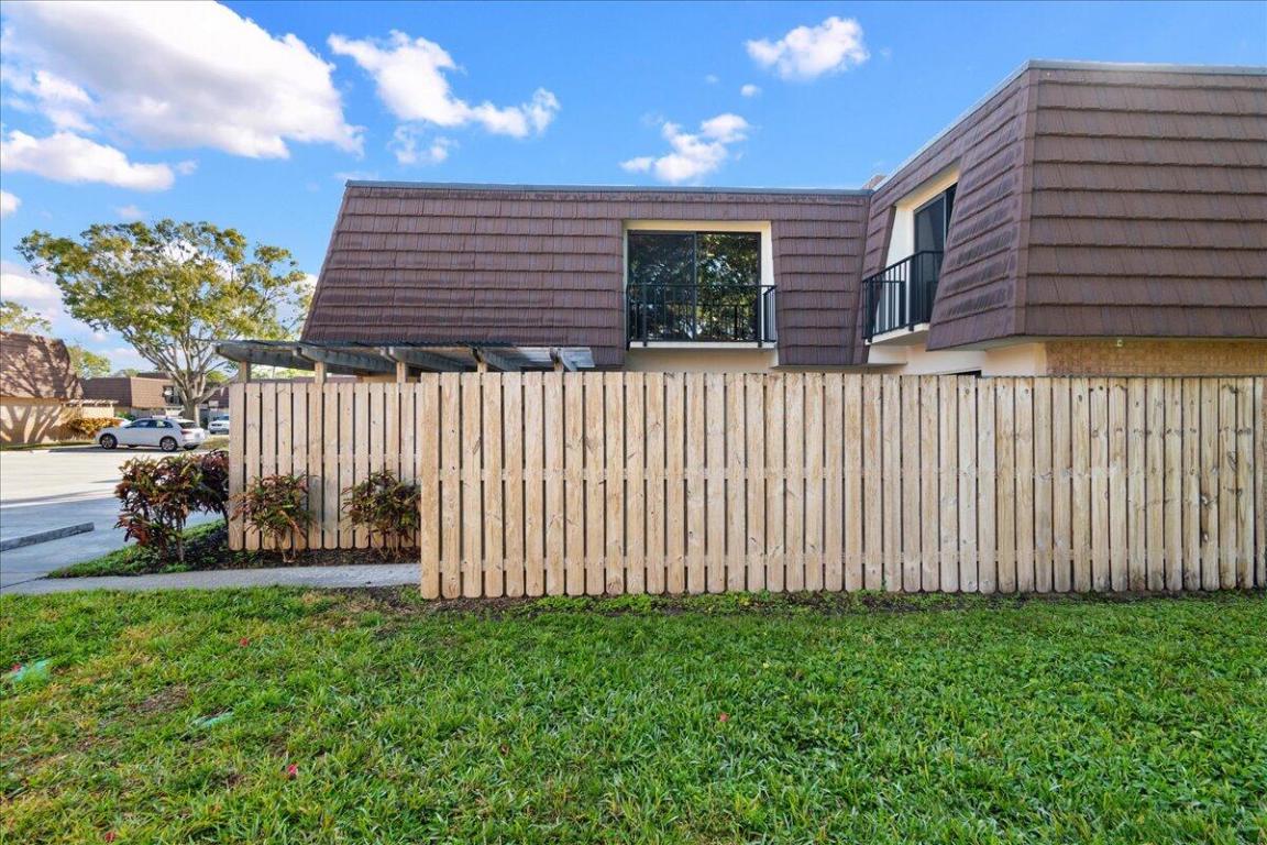 709 7th, Palm Beach Gardens FL 33418