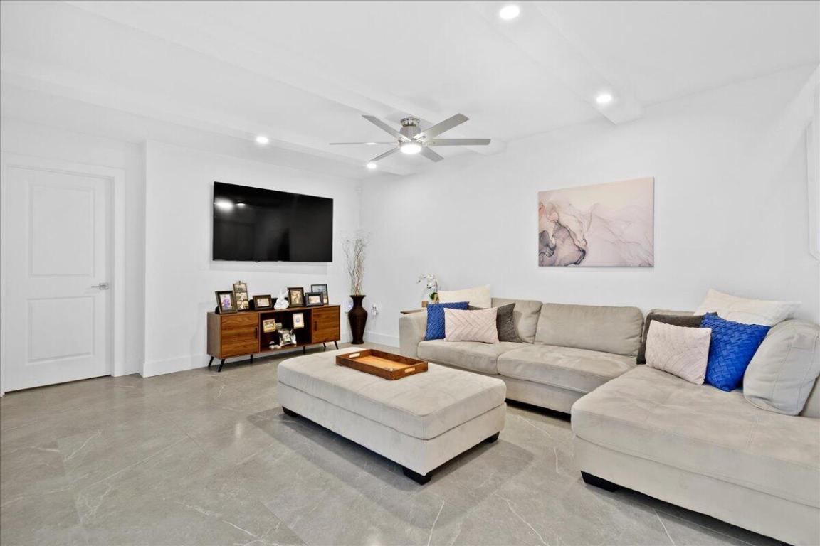 709 7th, Palm Beach Gardens FL 33418