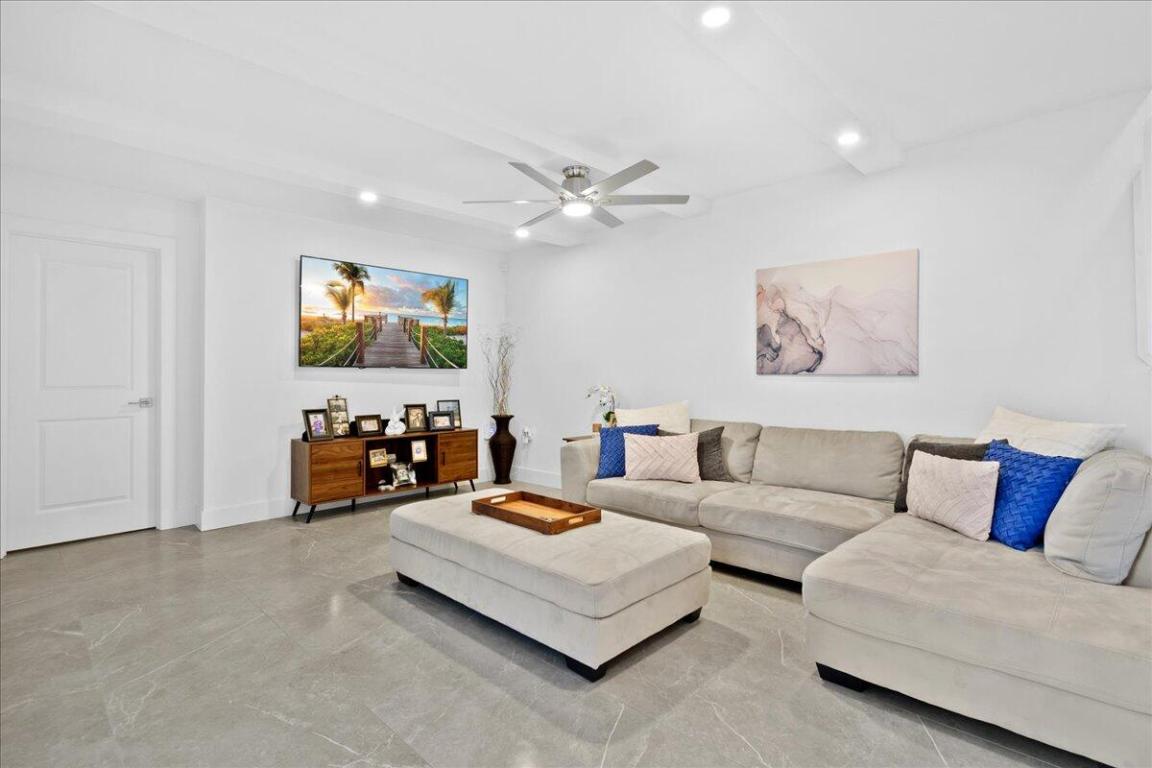 709 7th, Palm Beach Gardens FL 33418