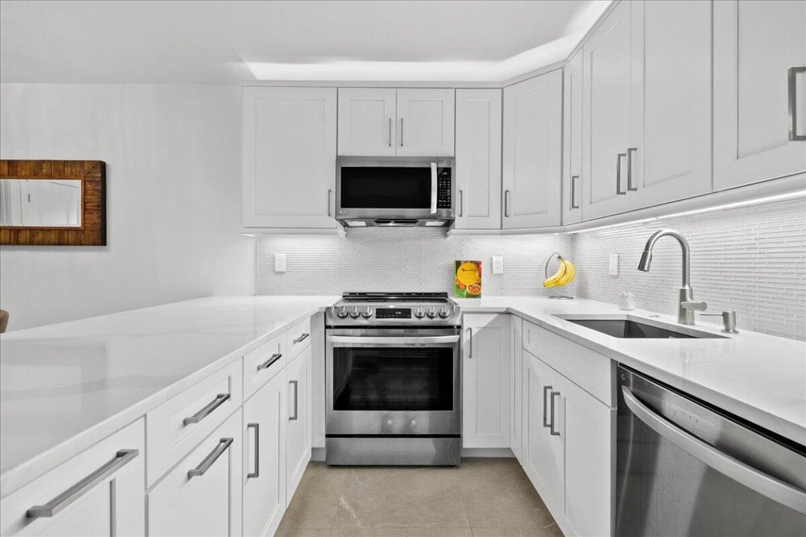 709 7th, Palm Beach Gardens FL 33418