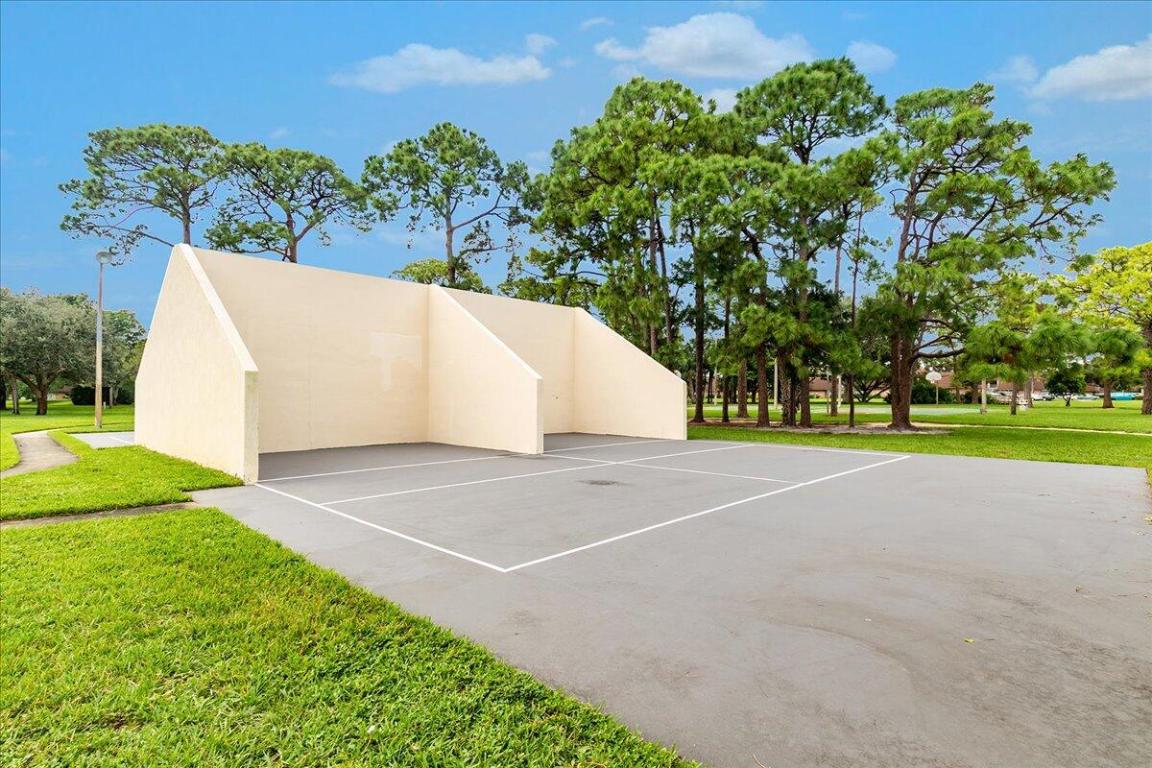709 7th, Palm Beach Gardens FL 33418