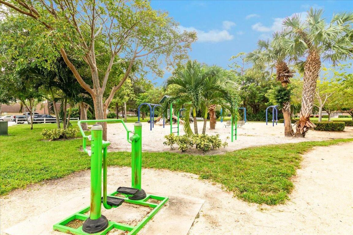 709 7th, Palm Beach Gardens FL 33418