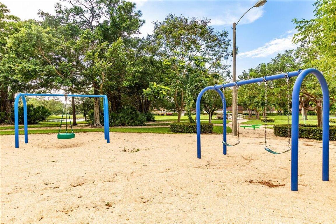 709 7th, Palm Beach Gardens FL 33418