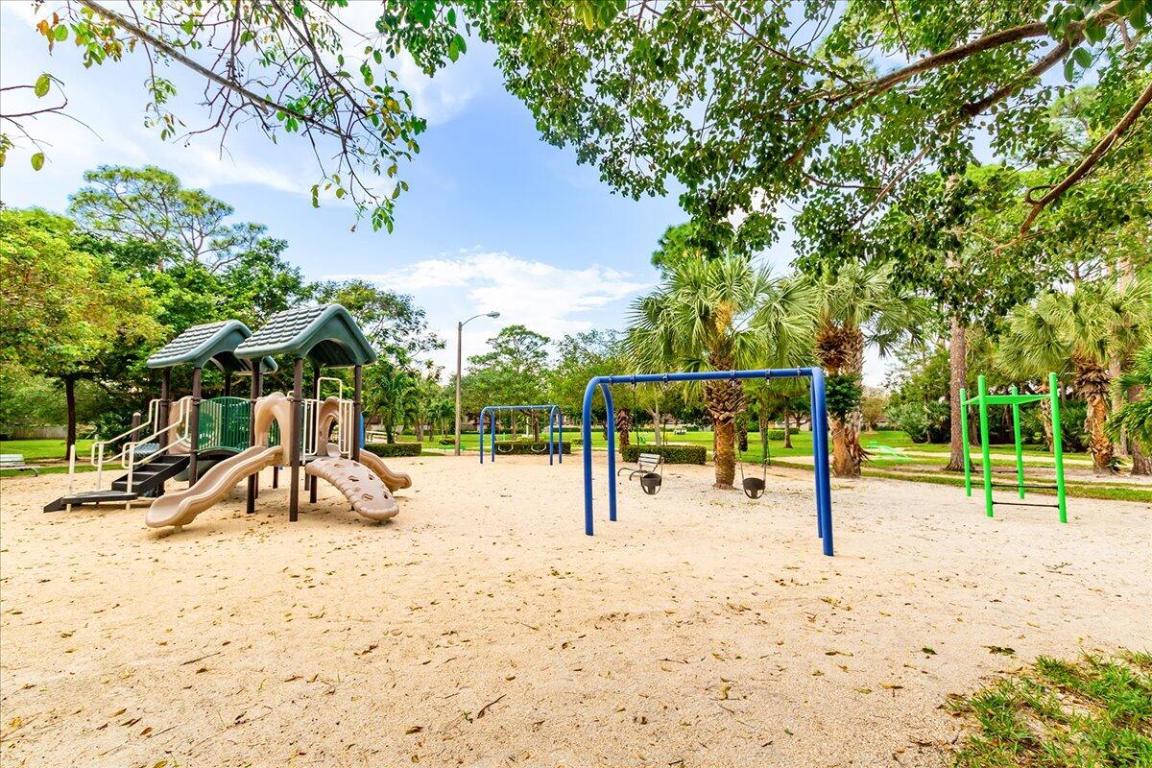 709 7th, Palm Beach Gardens FL 33418