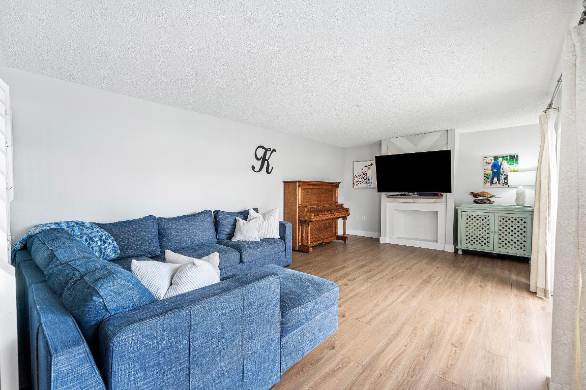 707 7th, Palm Beach Gardens FL 33410