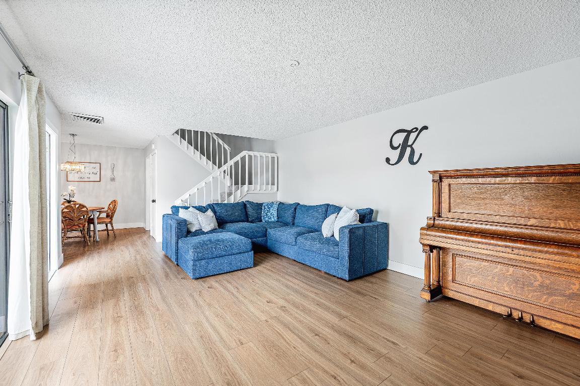 707 7th, Palm Beach Gardens FL 33410