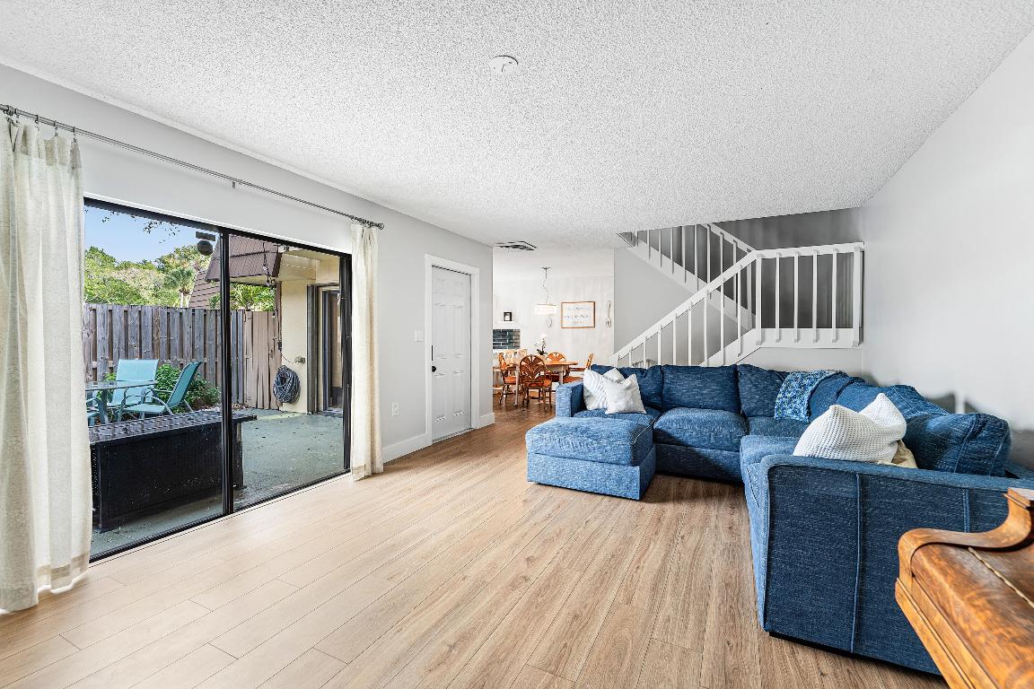 707 7th, Palm Beach Gardens FL 33410