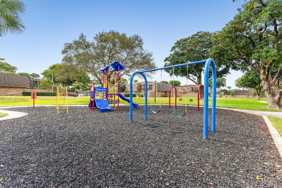 707 7th, Palm Beach Gardens FL 33410