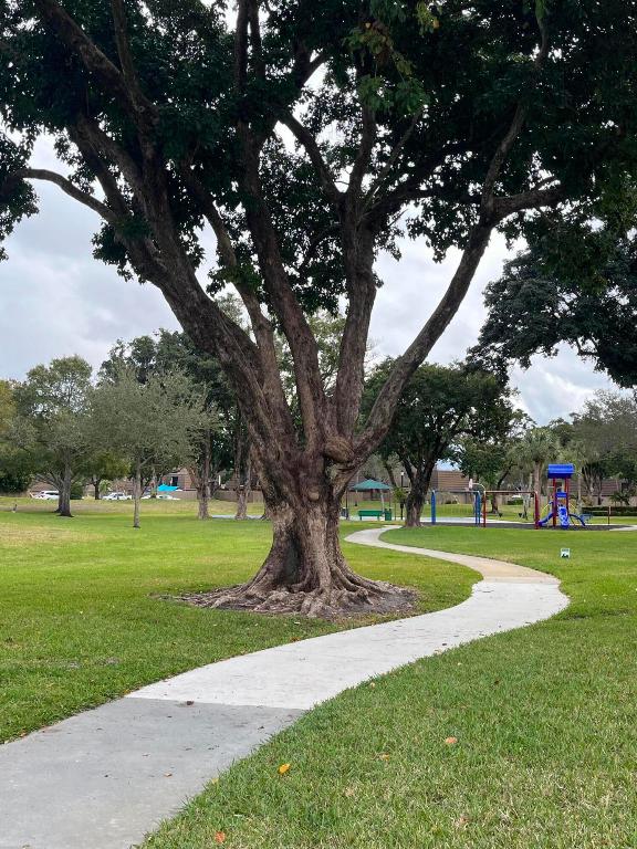 707 7th, Palm Beach Gardens FL 33410