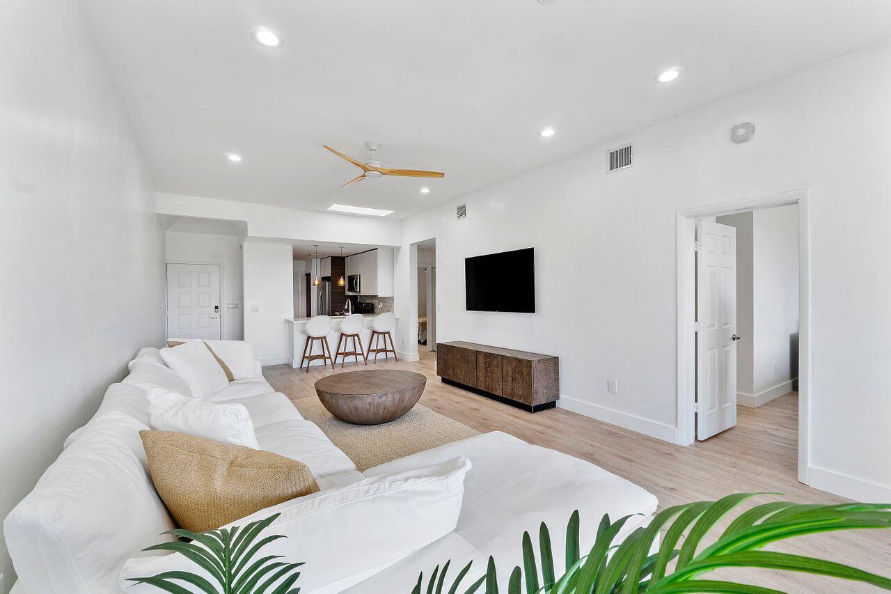 7508 La Paz #304, Boca Raton FL 33433
