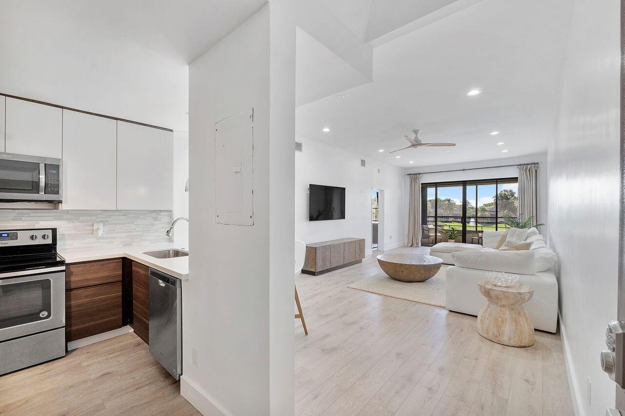 7508 La Paz #304, Boca Raton FL 33433