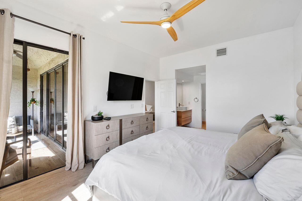 7508 La Paz #304, Boca Raton FL 33433
