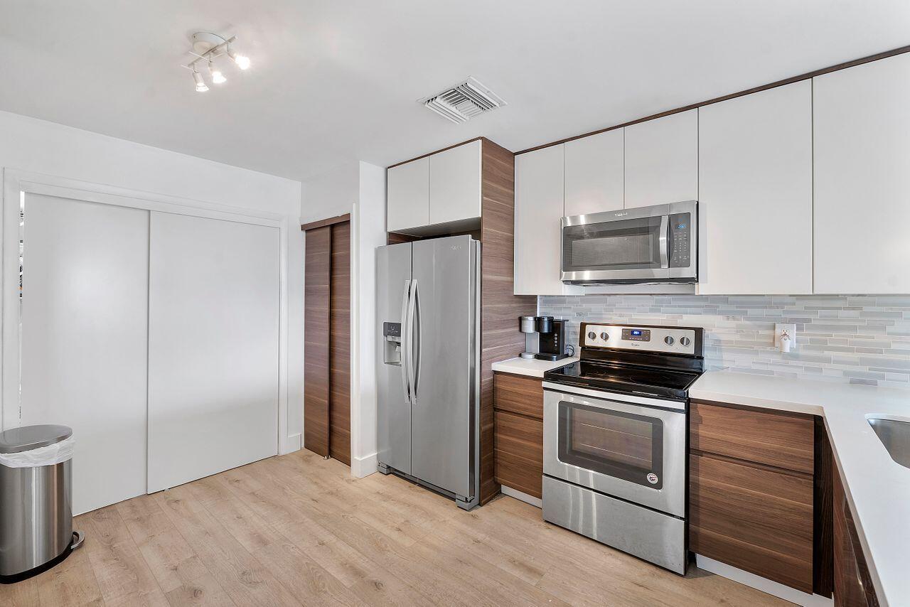 7508 La Paz #304, Boca Raton FL 33433