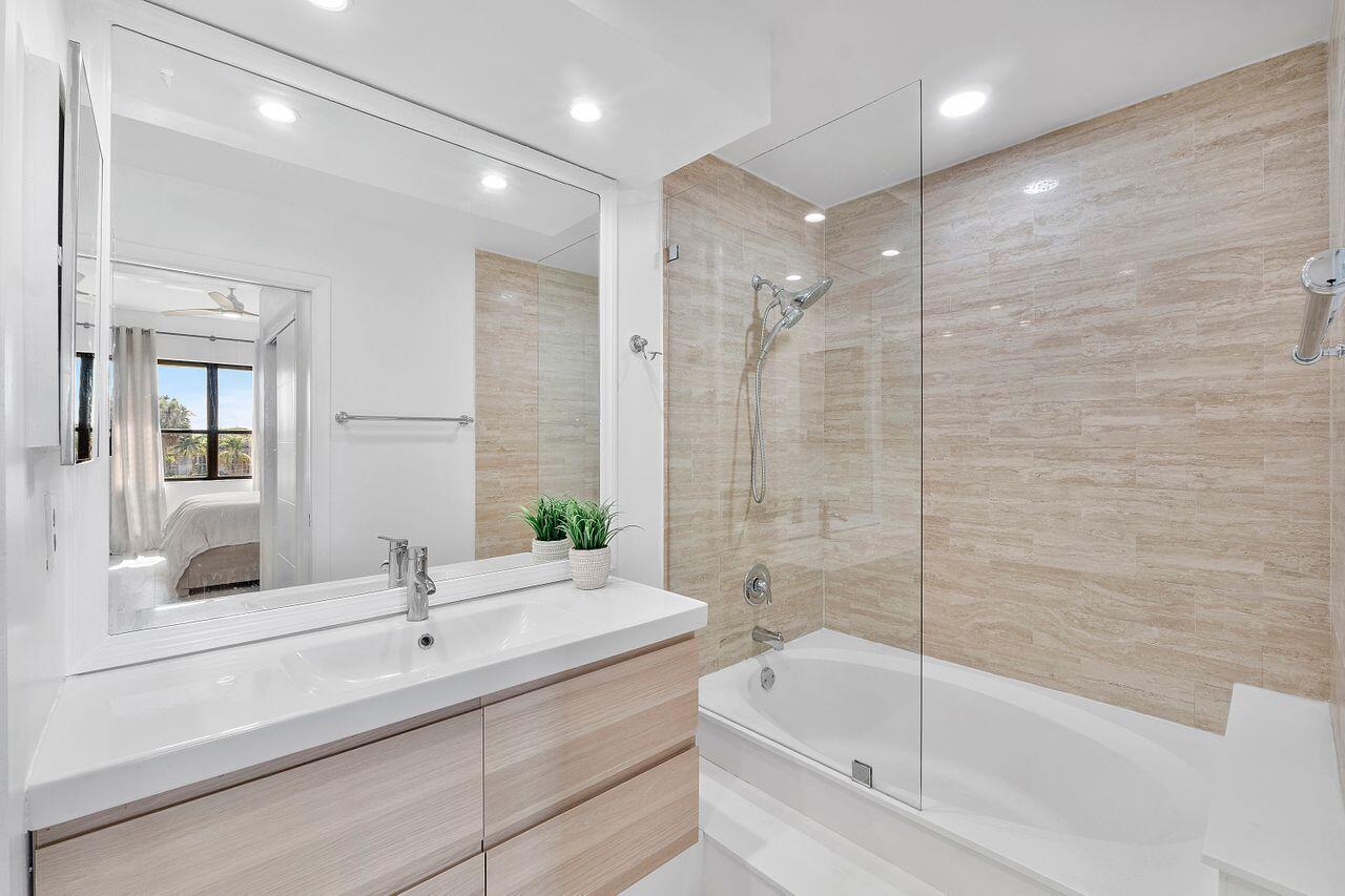 7508 La Paz #304, Boca Raton FL 33433
