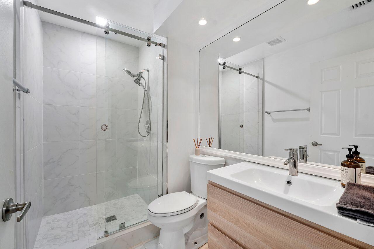 7508 La Paz #304, Boca Raton FL 33433