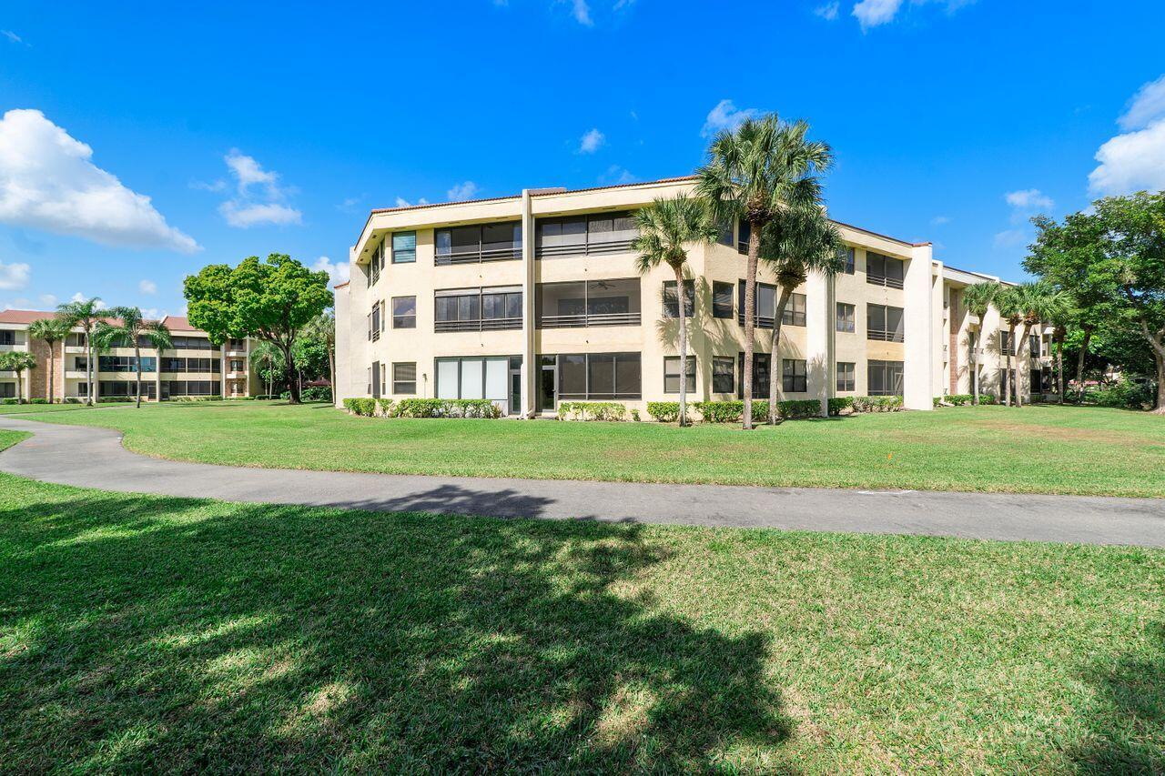 7508 La Paz #304, Boca Raton FL 33433