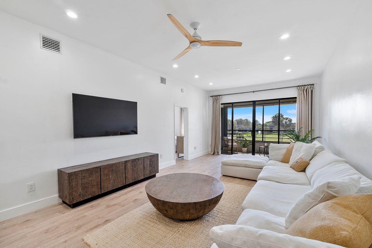 7508 La Paz #304, Boca Raton FL 33433