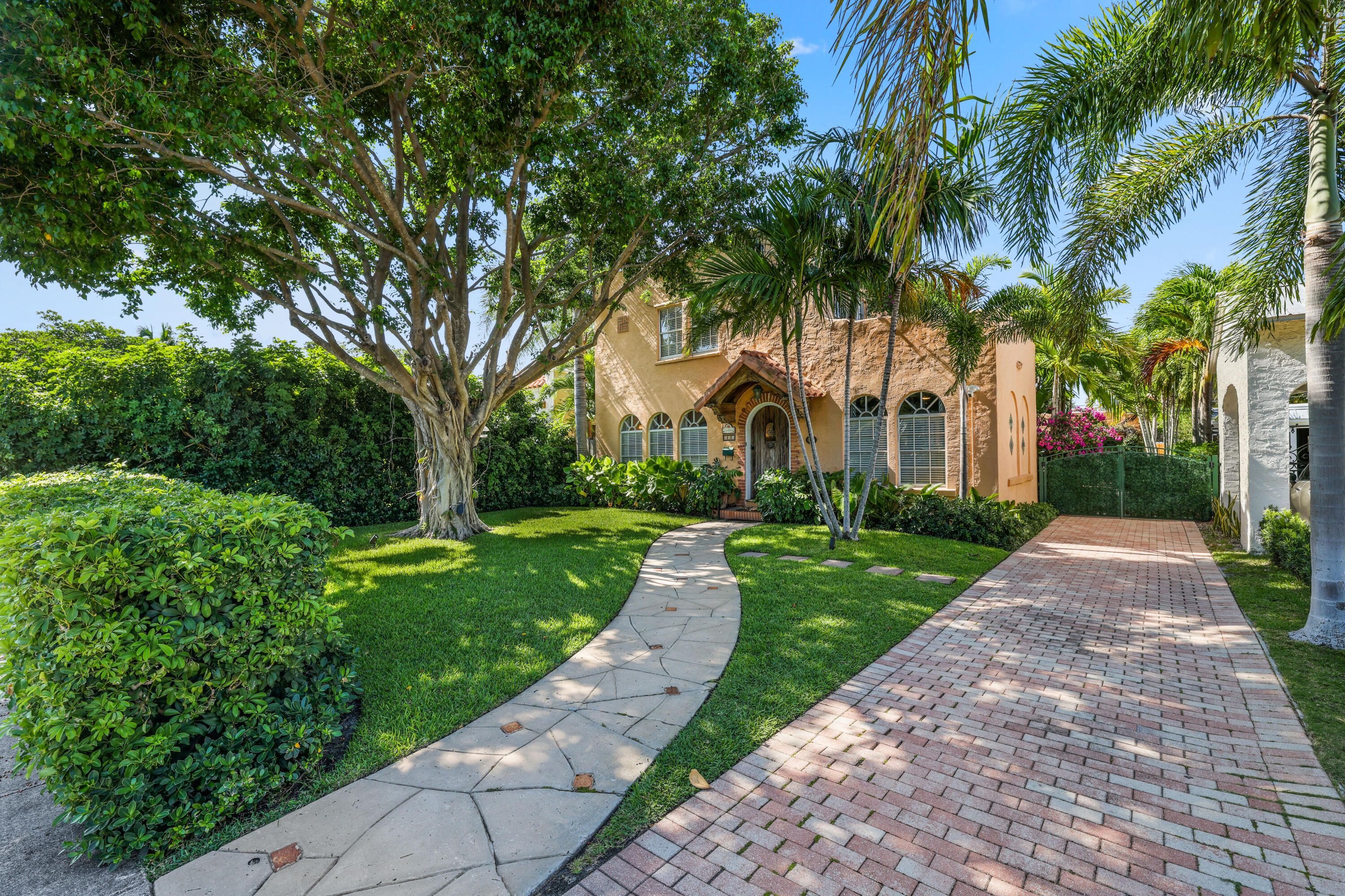 325 Greymon, West Palm Beach FL 33405