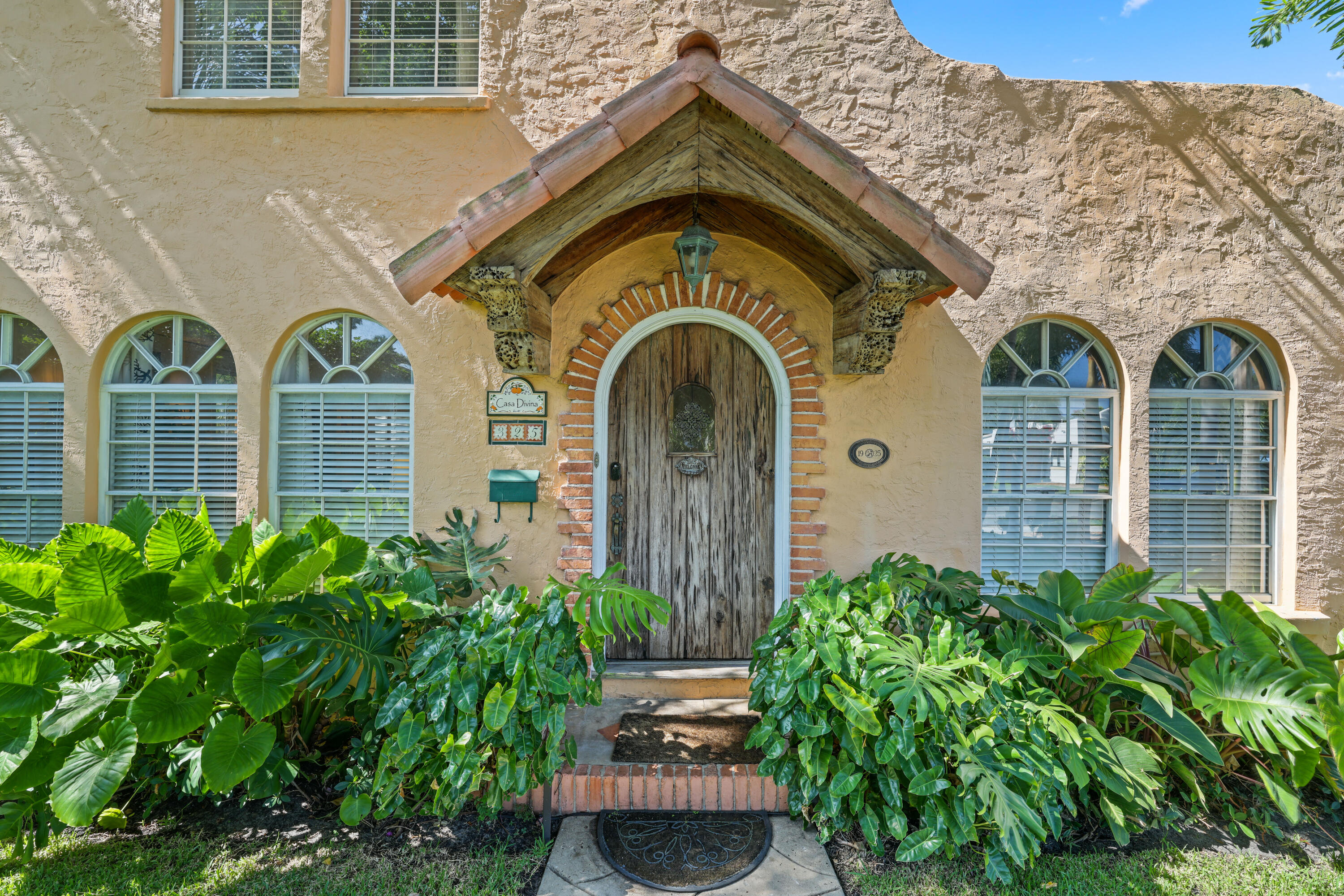 325 Greymon, West Palm Beach FL 33405