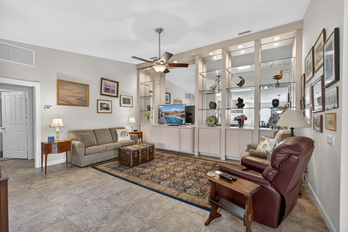 4238 Royal Oak, Palm Beach Gardens FL 33410
