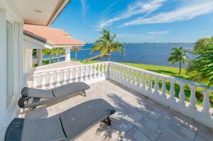 901 SE Riverside, Stuart FL 34994