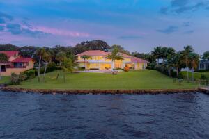 901 SE Riverside, Stuart FL 34994