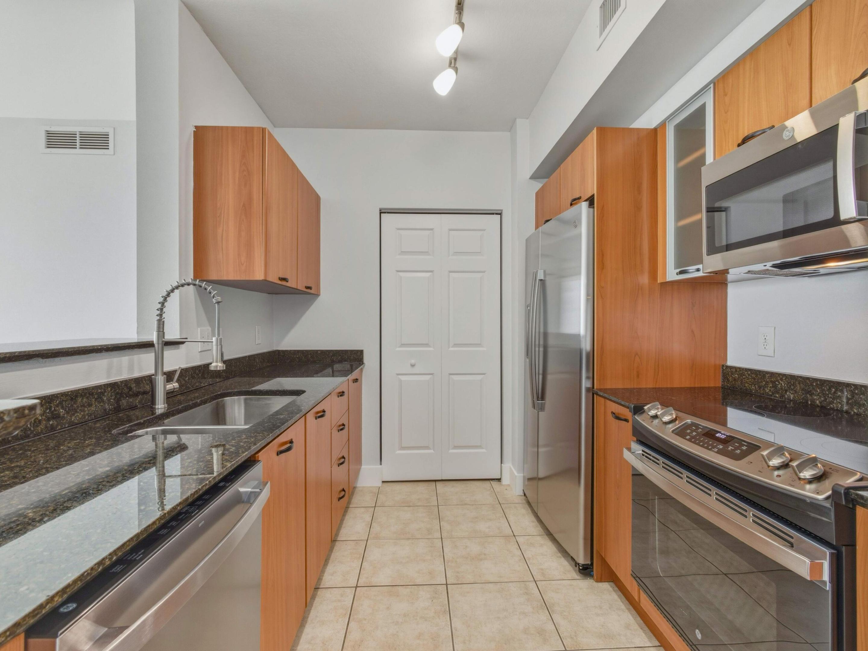 625 Casa Loma #1206, Boynton Beach FL 33435
