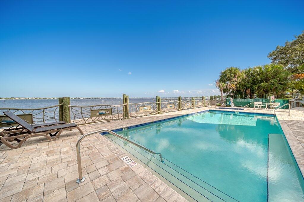 41 SW Seminole #304, Stuart FL 34994
