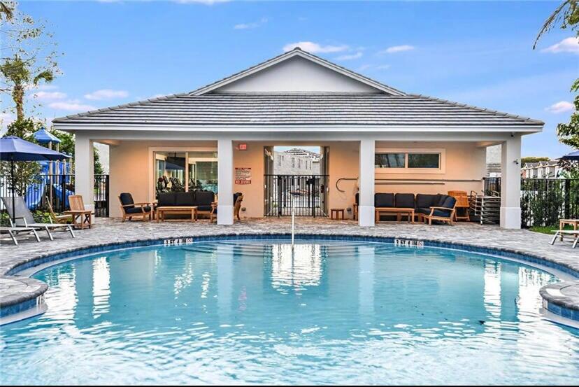562 Parsons, Deerfield Beach FL 33442