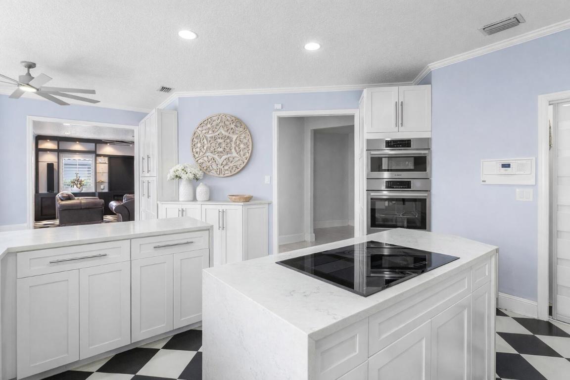 678 Carriage Hill, Boca Raton FL 33486