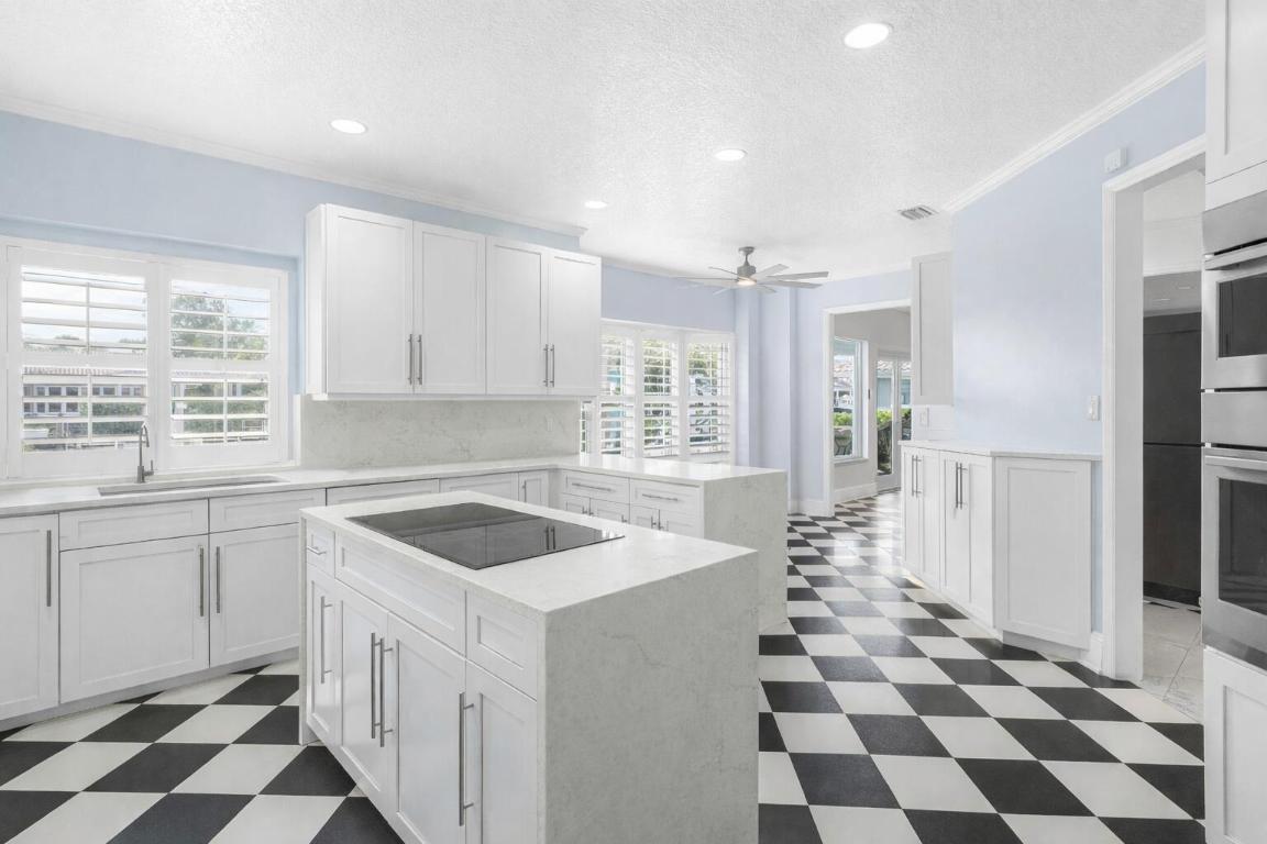 678 Carriage Hill, Boca Raton FL 33486