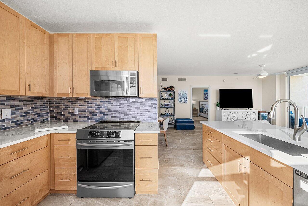 625 Casa Loma #602, Boynton Beach FL 33435