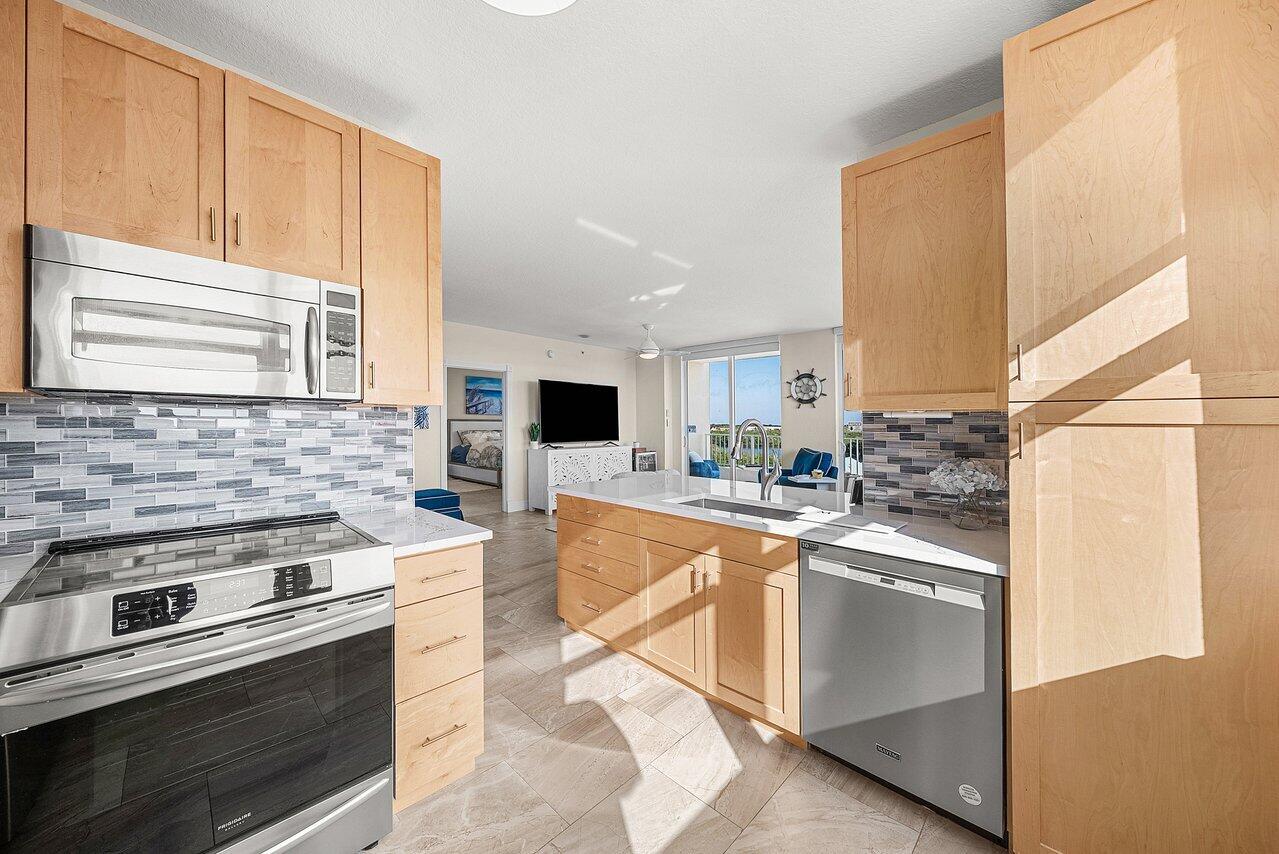 625 Casa Loma #602, Boynton Beach FL 33435