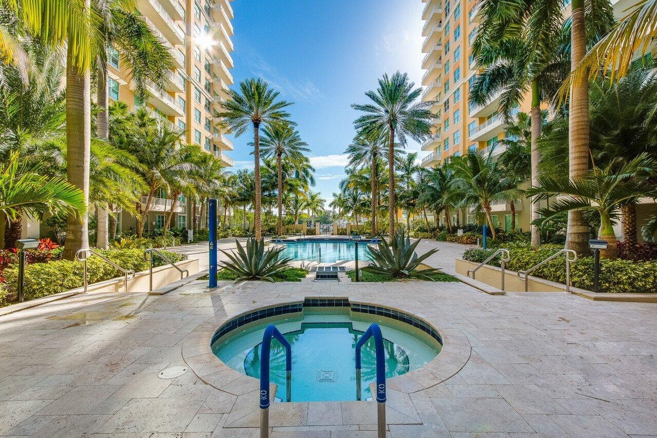 625 Casa Loma #602, Boynton Beach FL 33435