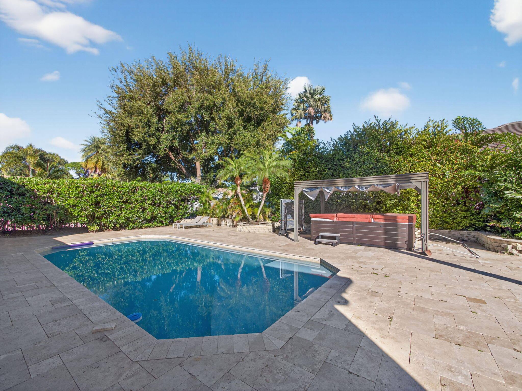 125 Pembroke, Palm Beach Gardens FL 33418