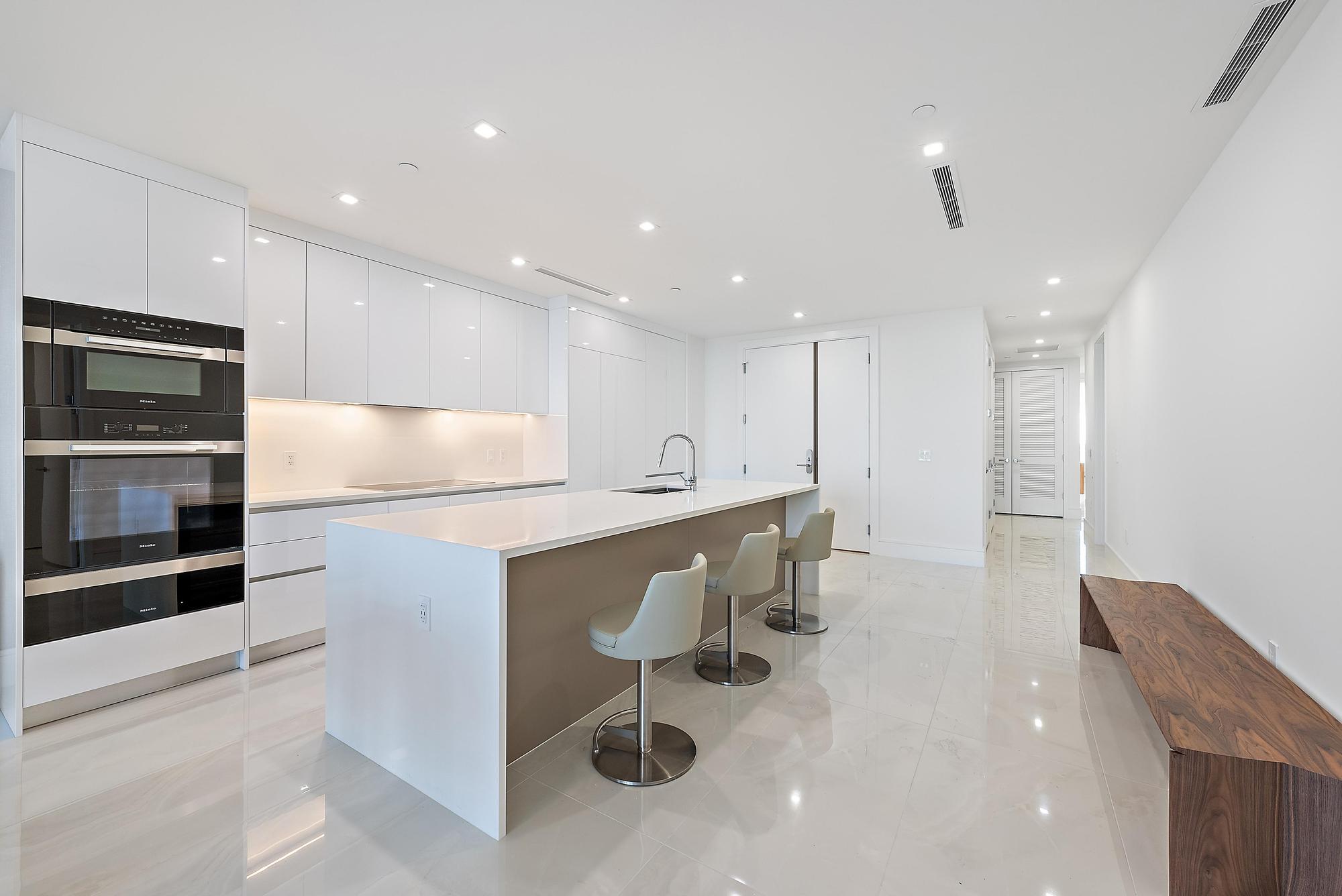 220 Lake Shore #1008, Lake Park FL 33403