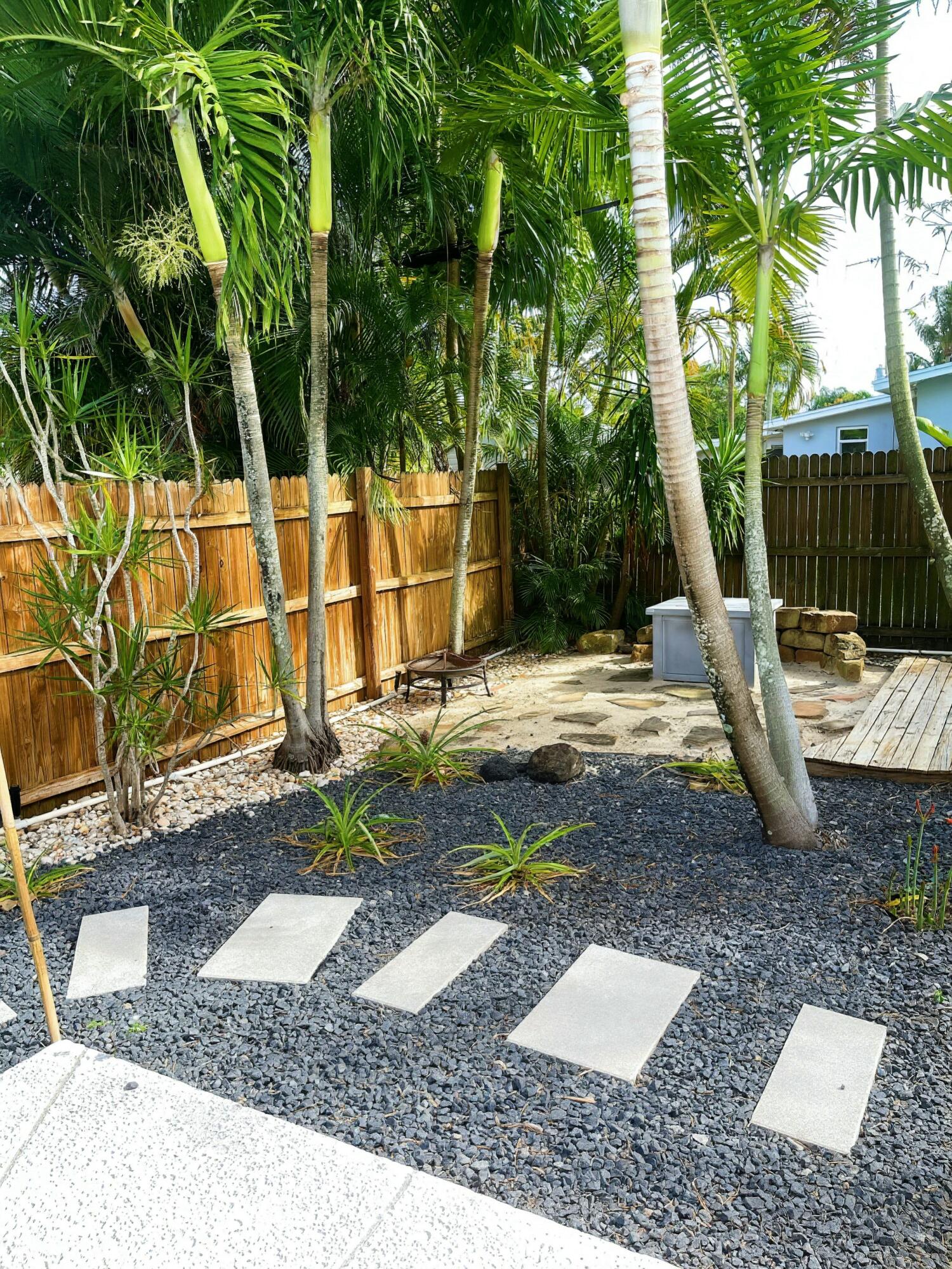 916 W Drew, Lantana FL 33462