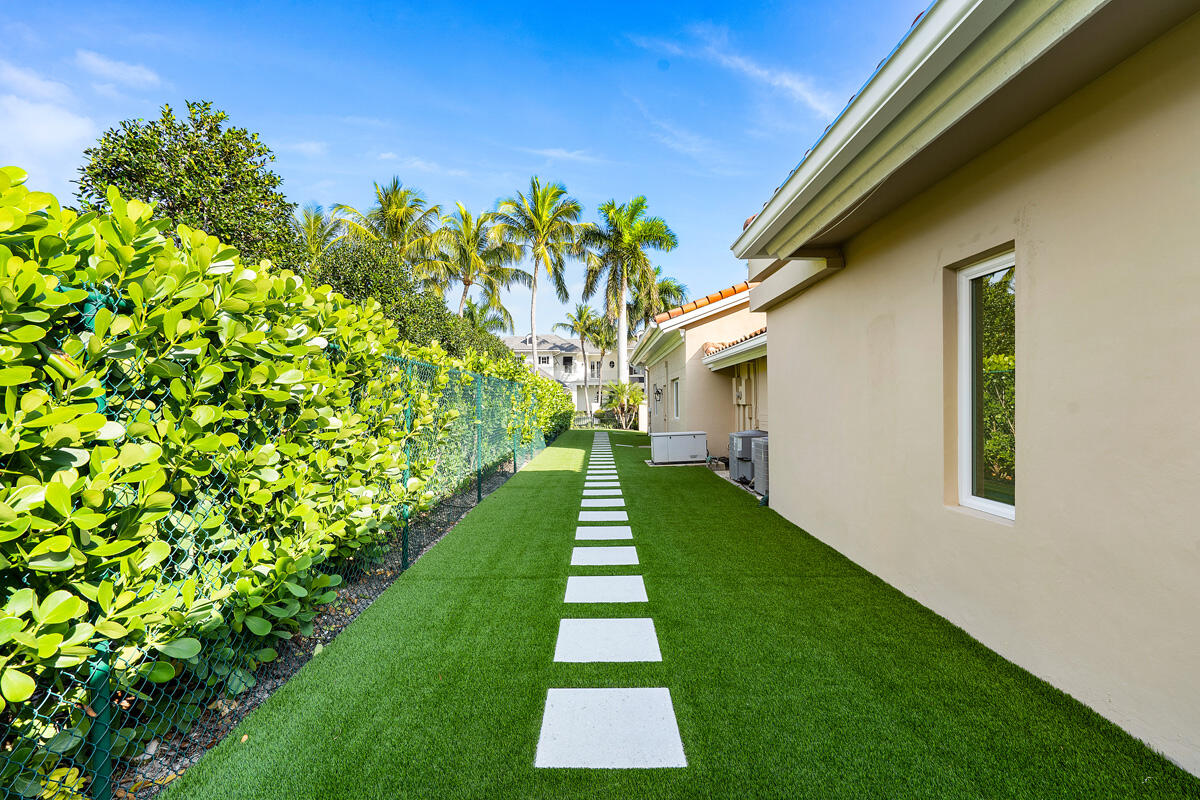 533 E Alexander Palm, Boca Raton FL 33432