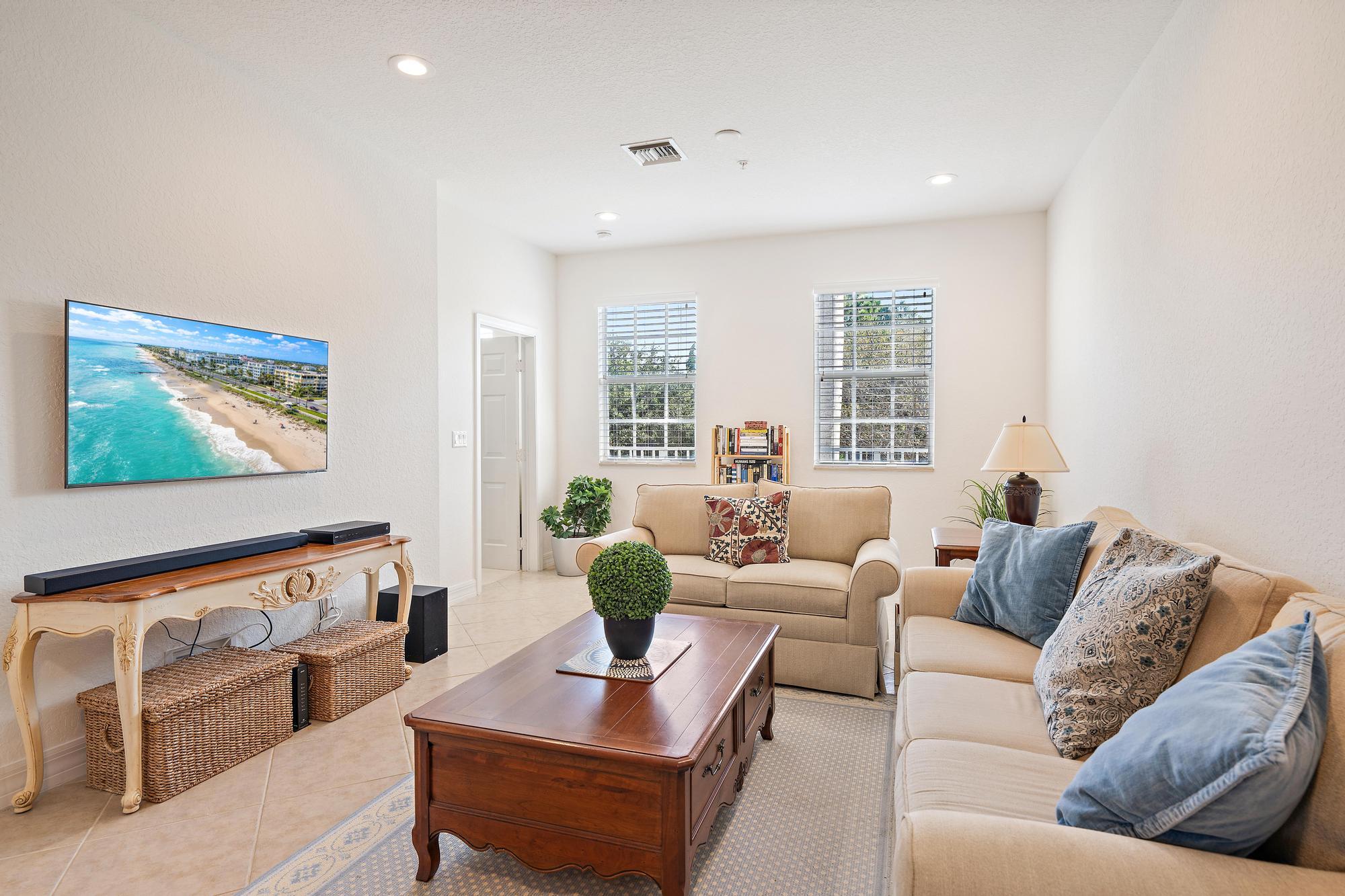 238 W Thatch Palm, Jupiter FL 33458
