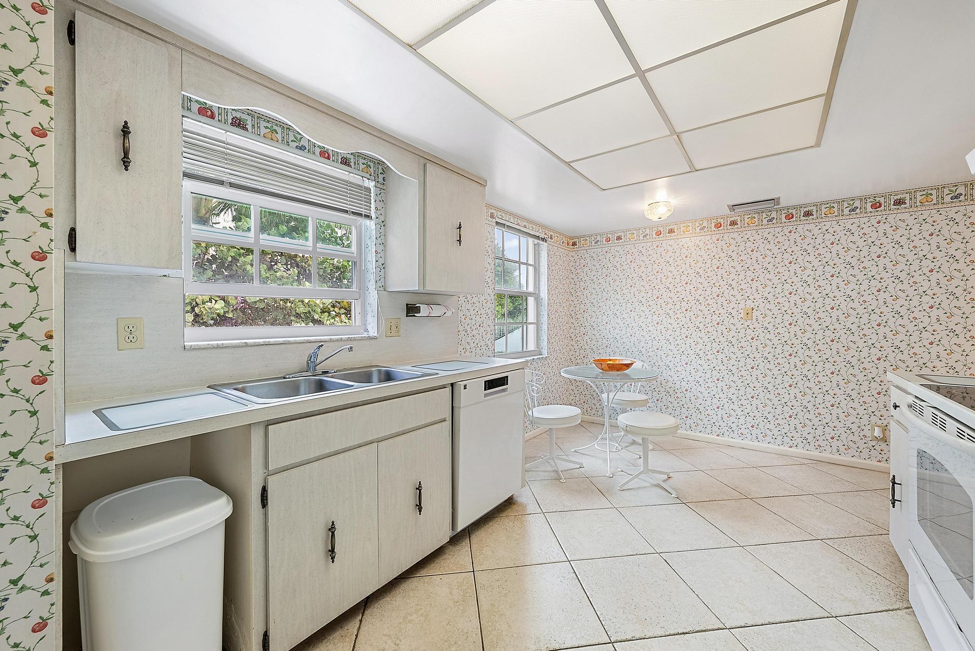 400 S Ocean #103a, Manalapan FL 33462