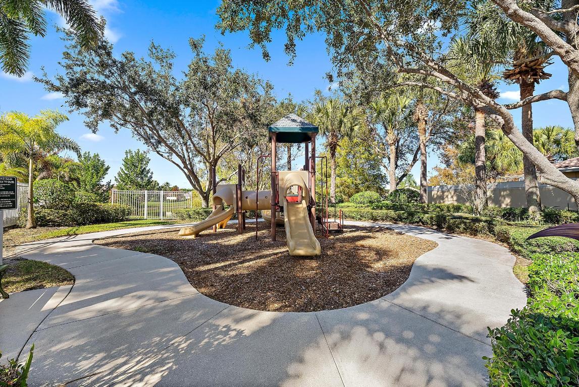 4702 Dovehill, Palm Beach Gardens FL 33418