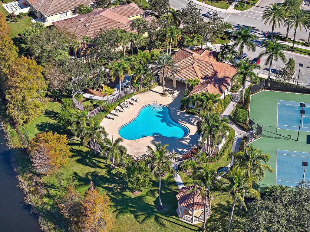 4702 Dovehill, Palm Beach Gardens FL 33418