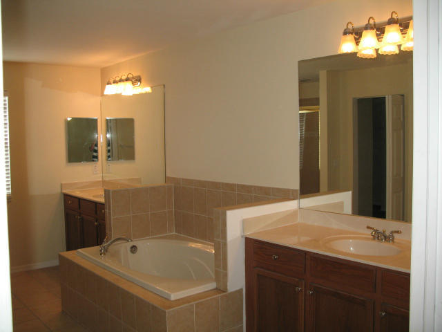 1579 Newhaven Point, West Palm Beach FL 33411